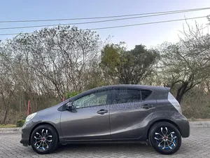 Toyota Aqua 2012 Gray
