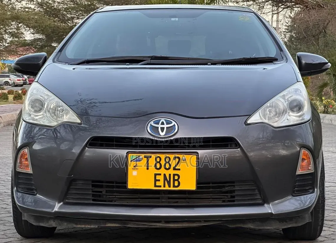 Toyota Aqua 2012 Gray