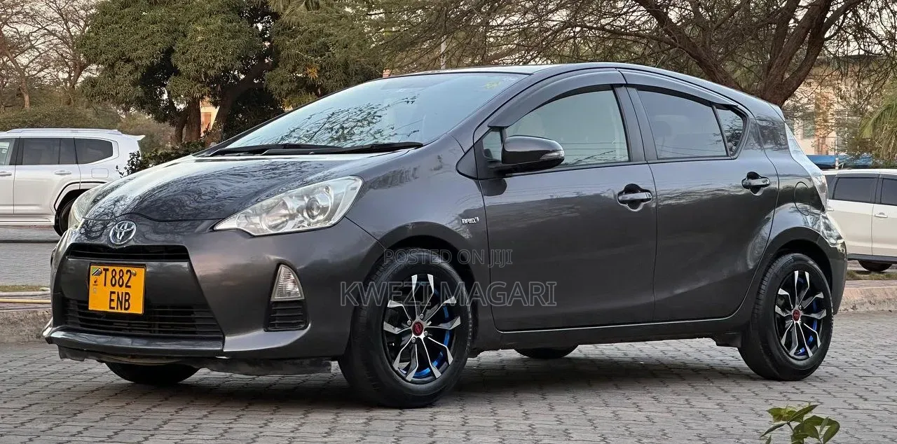 Toyota Aqua 2012 Gray