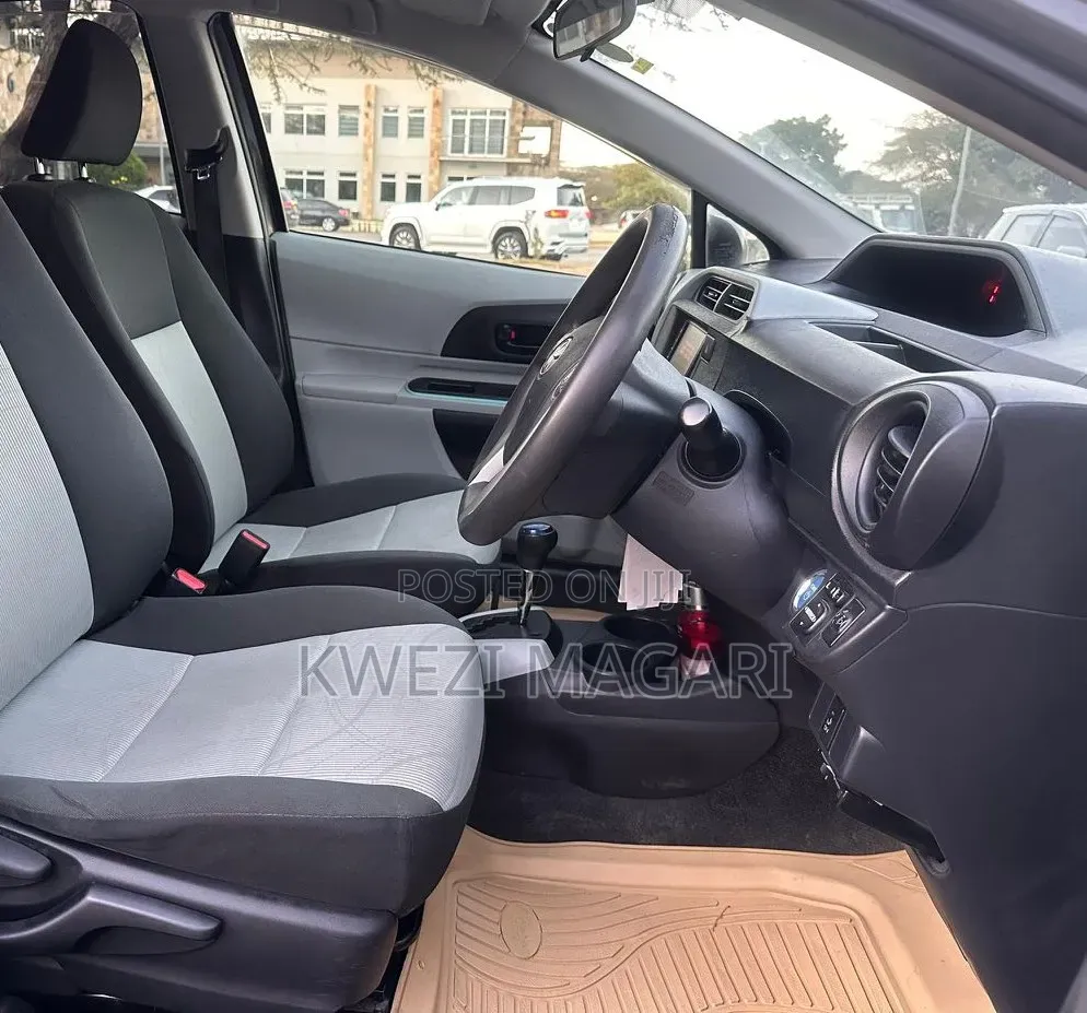Toyota Aqua 2012 Gray