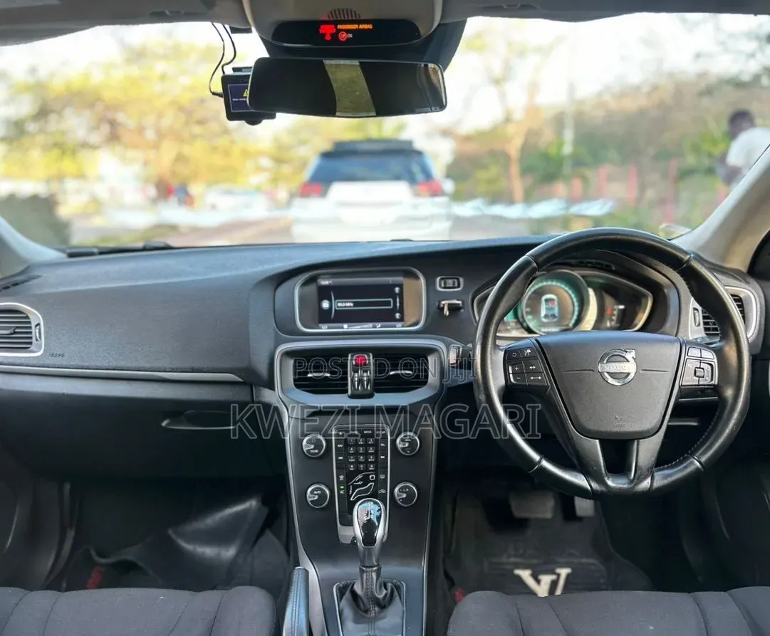 Volvo V40 2025 Blue