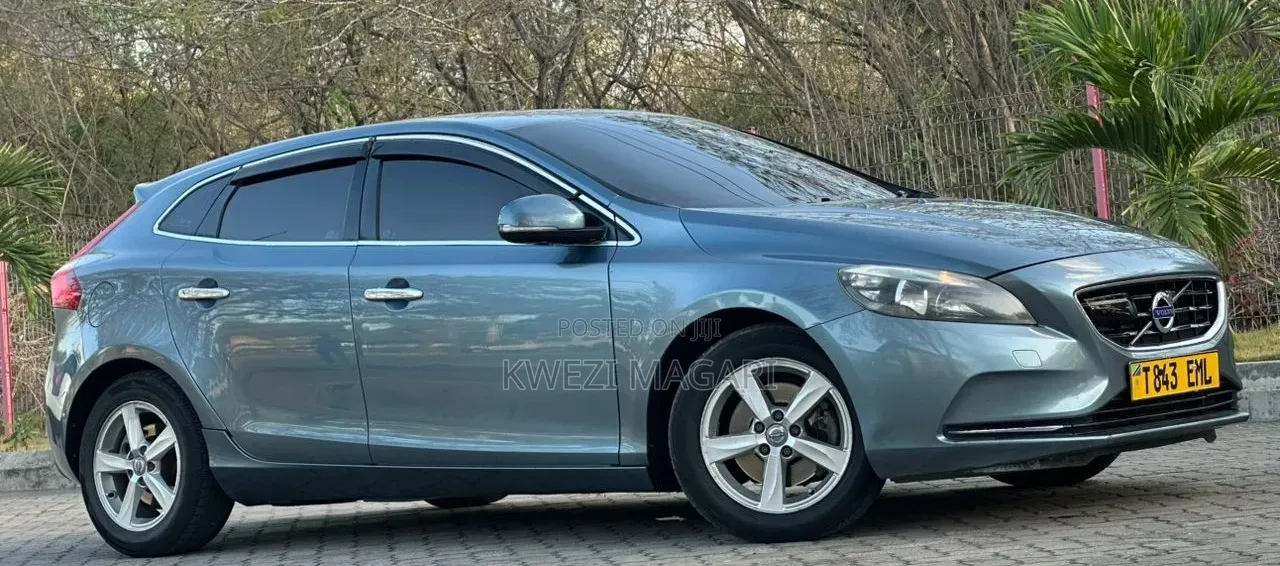 Volvo V40 2025 Blue