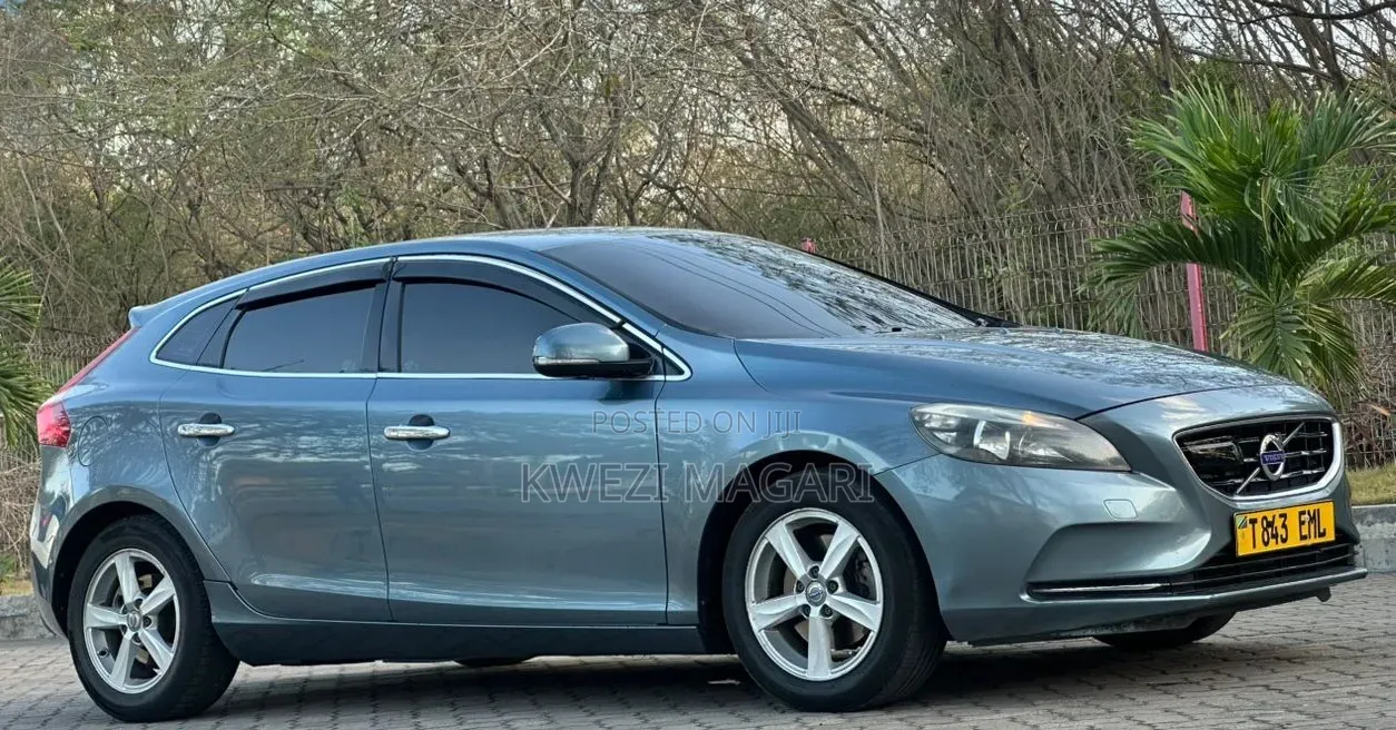 Volvo V40 2025 Blue