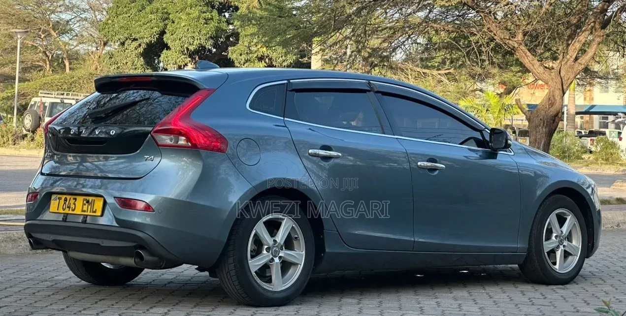 Volvo V40 2025 Blue
