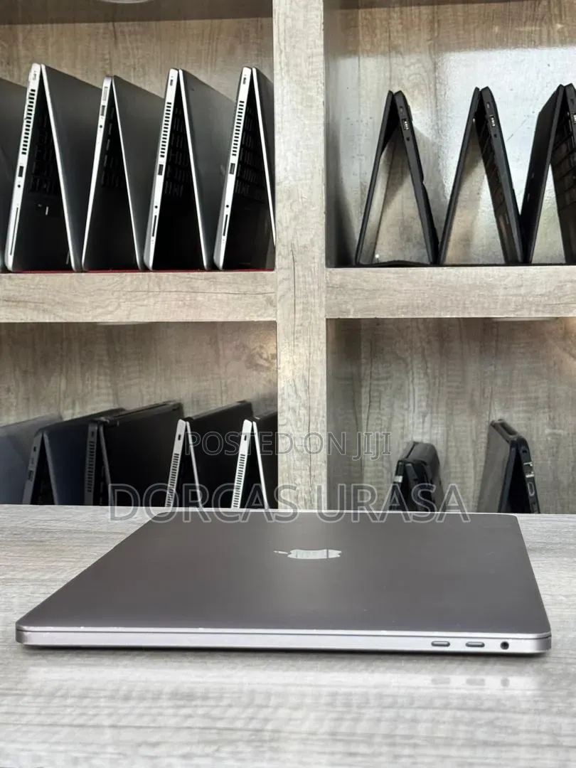 Laptop Apple MacBook Pro 2017 8GB Intel Core i7 SSD 512GB