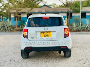 Toyota IST 2009 White