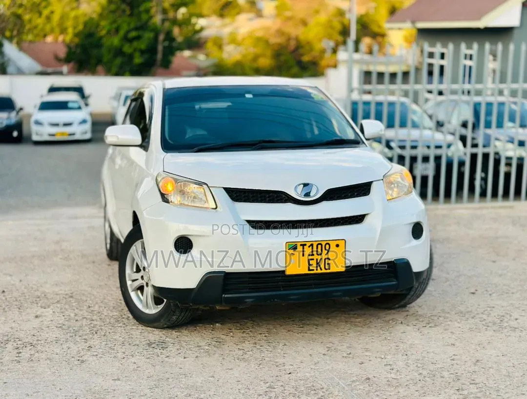 Toyota IST 2009 White