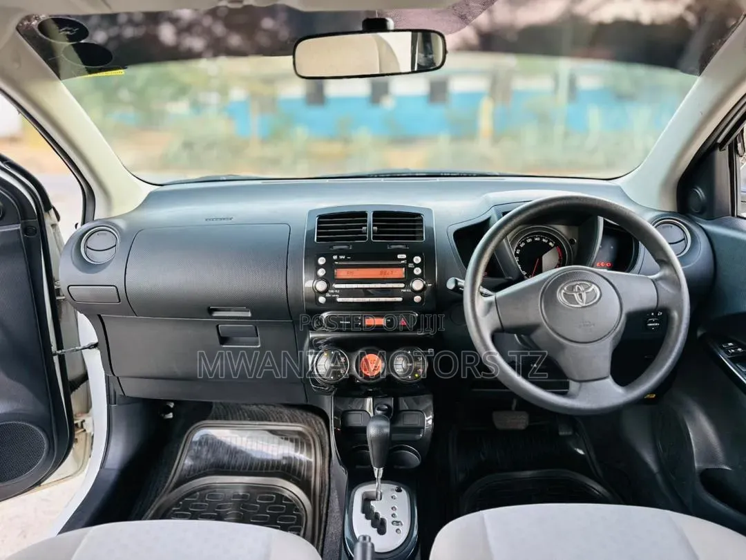Toyota IST 2009 White
