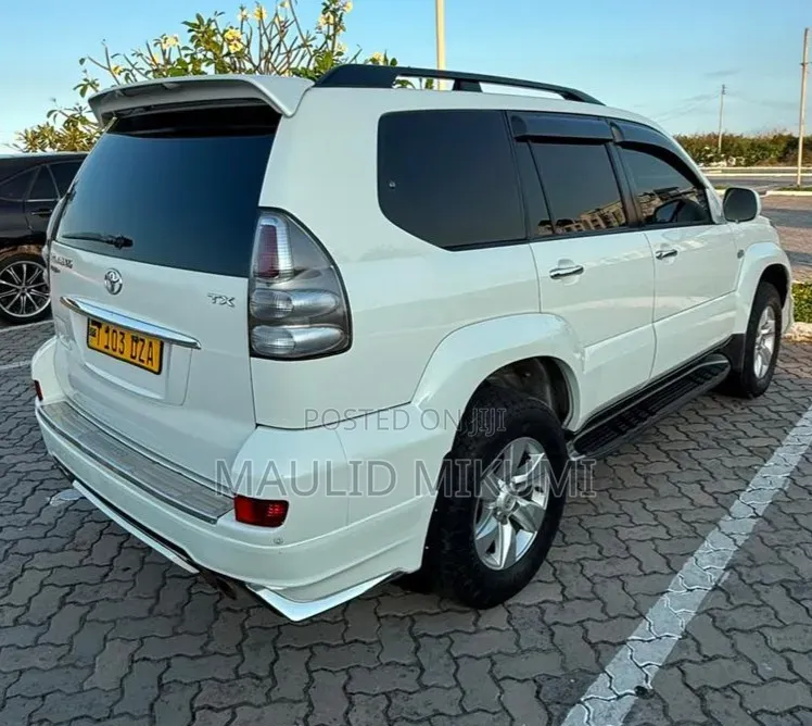 Toyota Land Cruiser Prado 2008 White