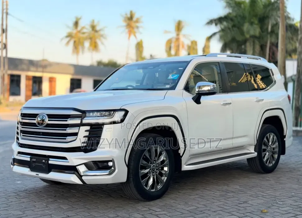 New Toyota Land Cruiser 2025 Off white
