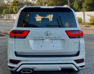 New Toyota Land Cruiser 2025 Off white