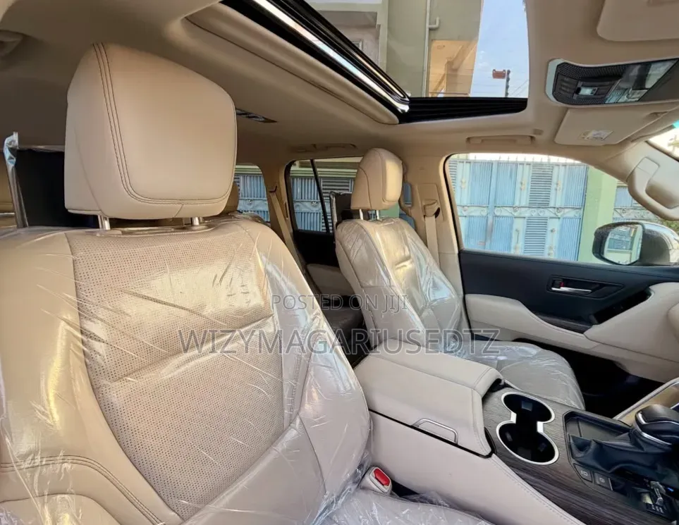 New Toyota Land Cruiser 2025 Off white