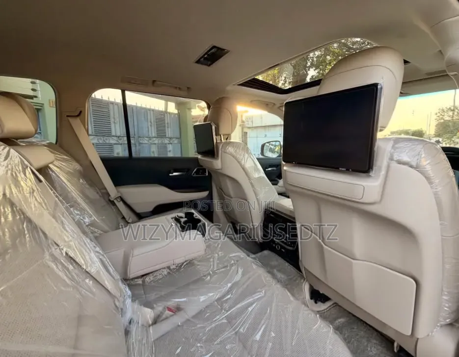 New Toyota Land Cruiser 2025 Off white