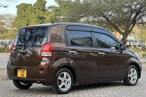 Toyota Porte 2014 Brown