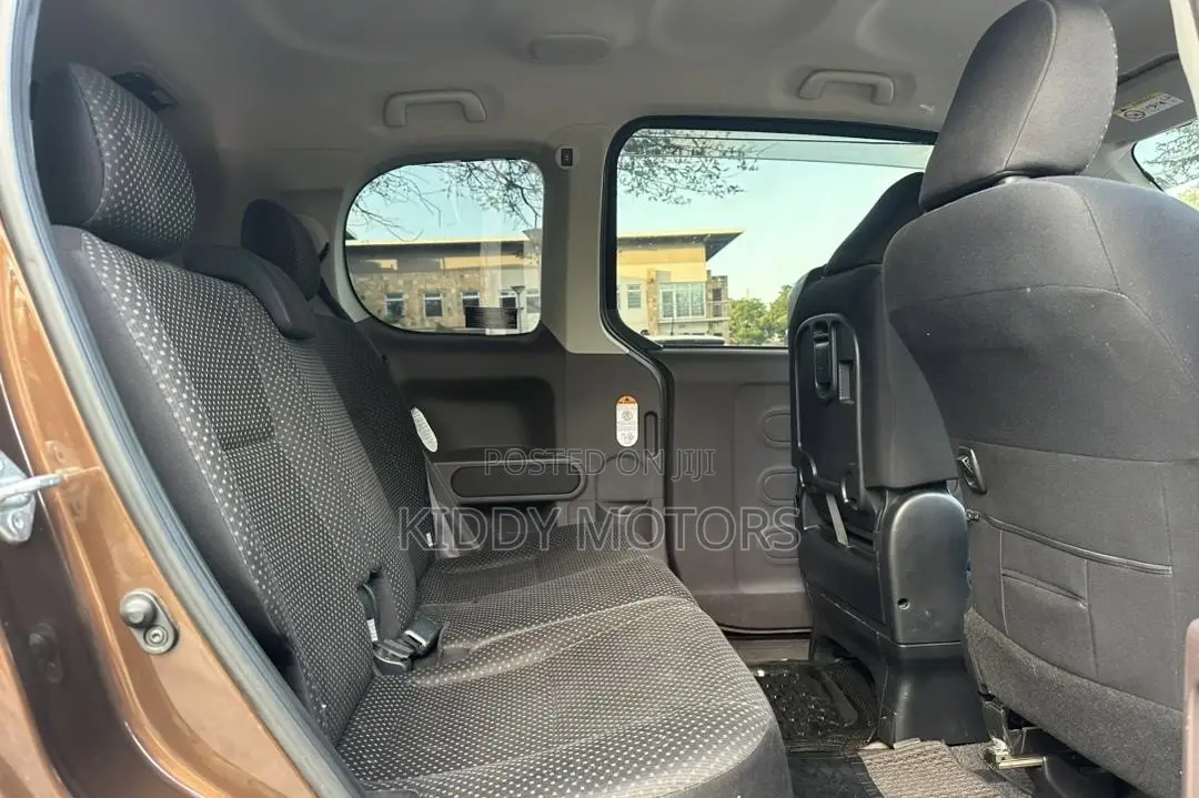 Toyota Porte 2014 Brown
