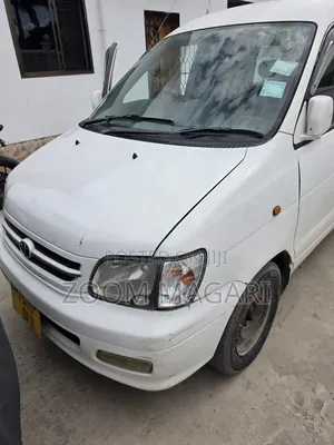 Toyota Noah 2001 White