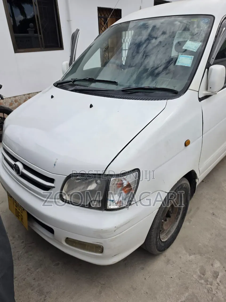 Toyota Noah 2001 White