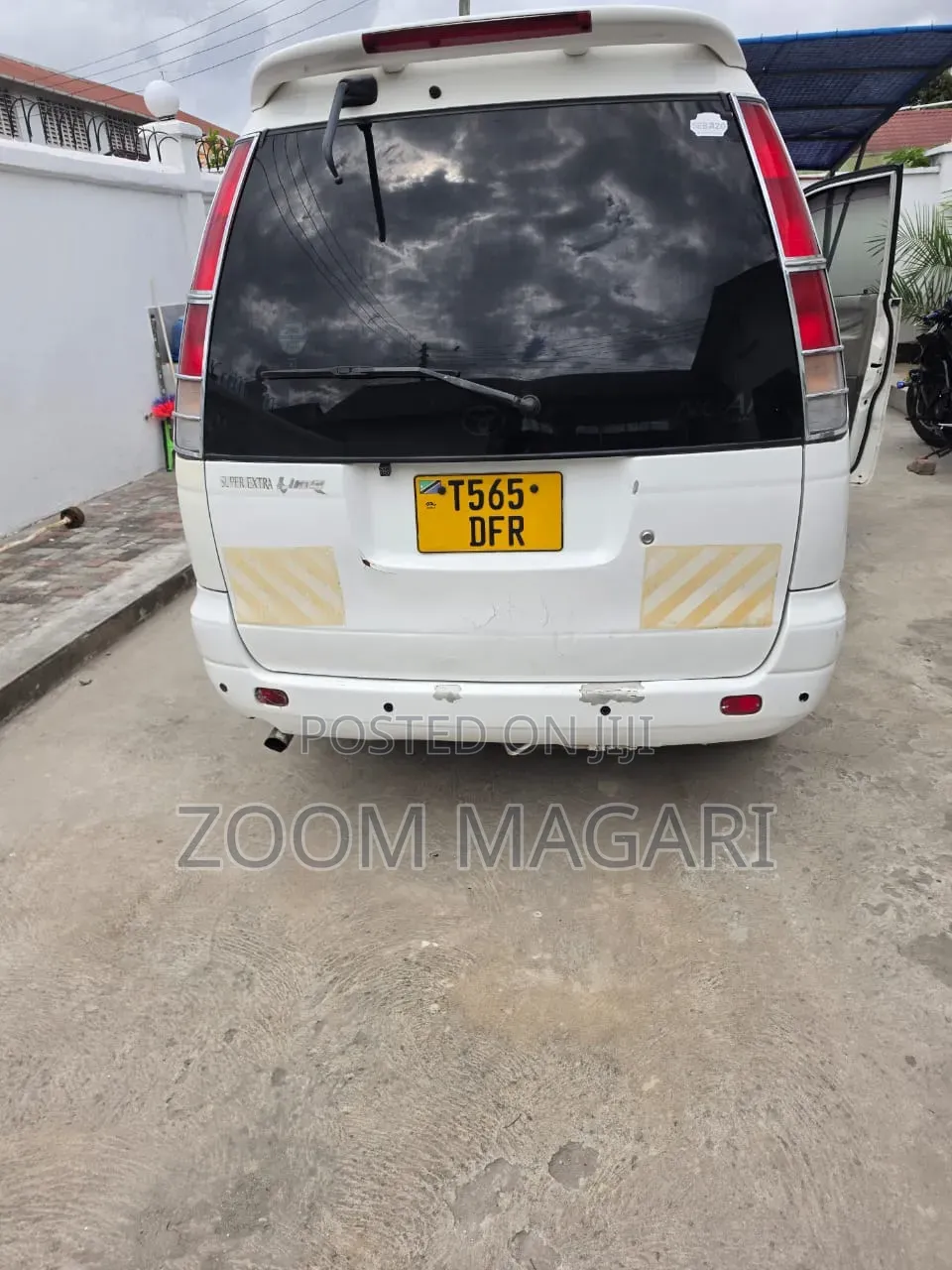 Toyota Noah 2001 White