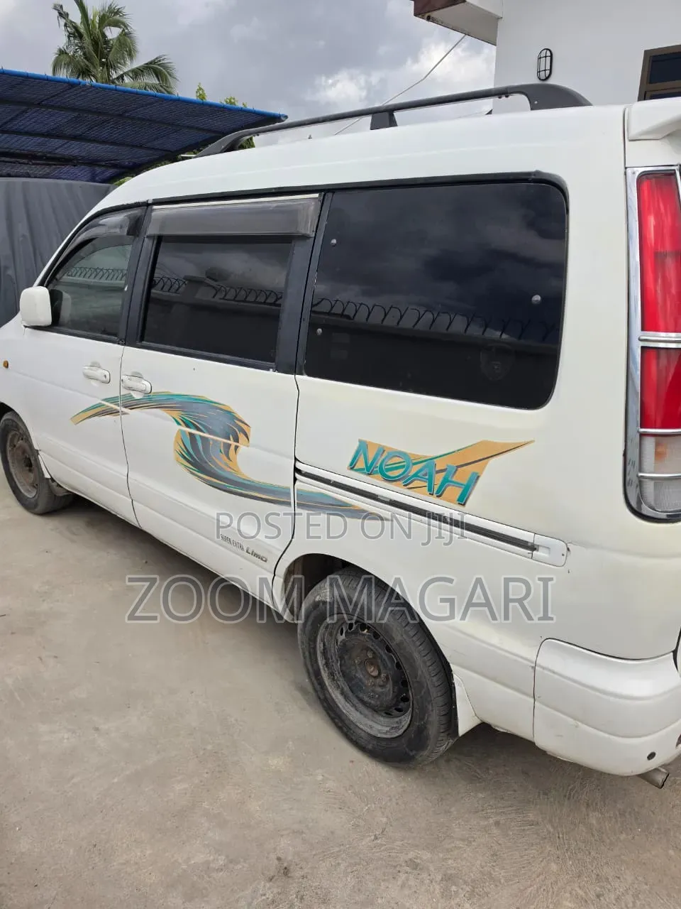 Toyota Noah 2001 White