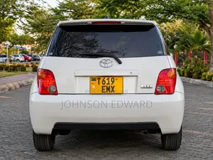 Toyota IST 2004 White