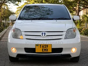 Toyota IST 2004 White