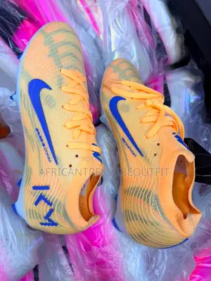 Nike Phantom 6 Pro Low Football Boots