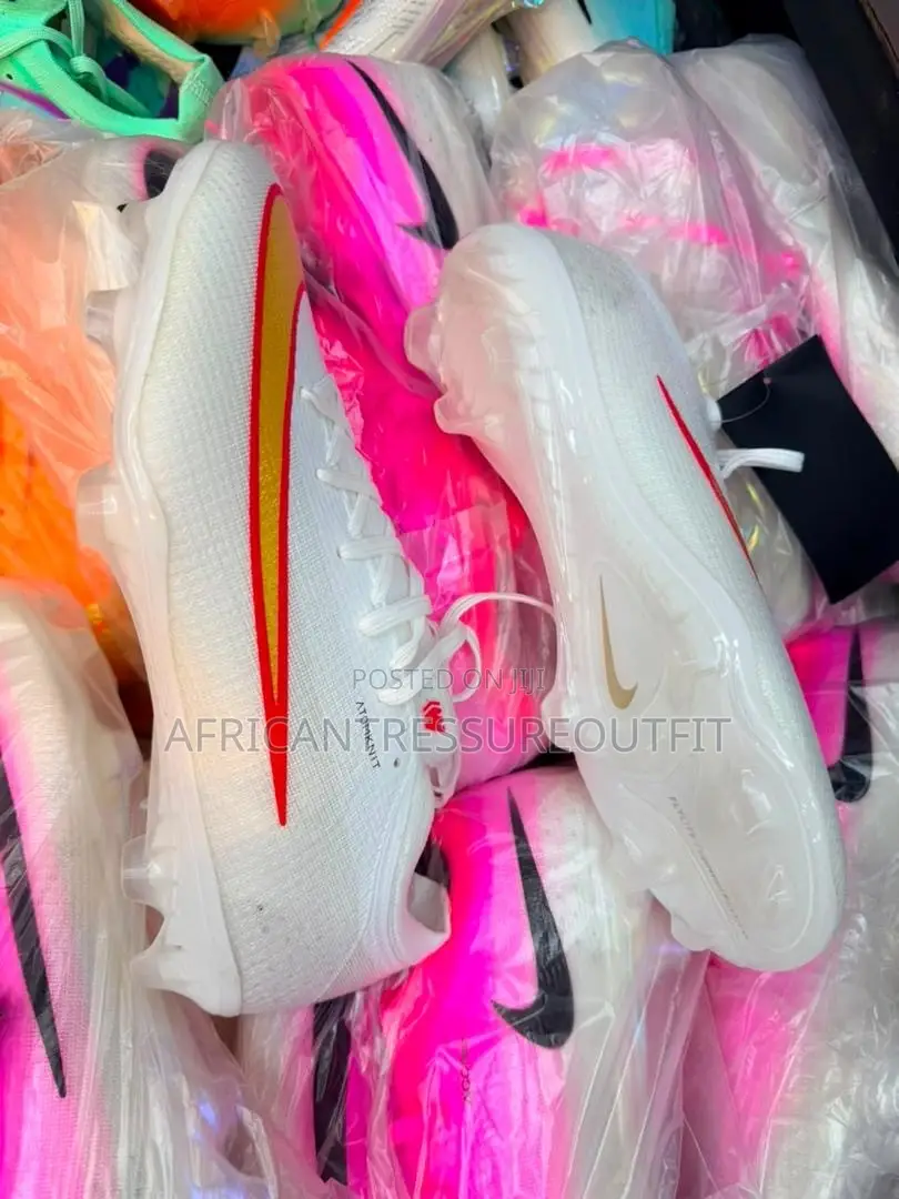 Nike Phantom 6 Pro Low Football Boots