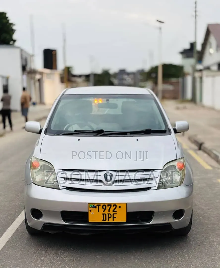 Toyota IST 2006 Silver