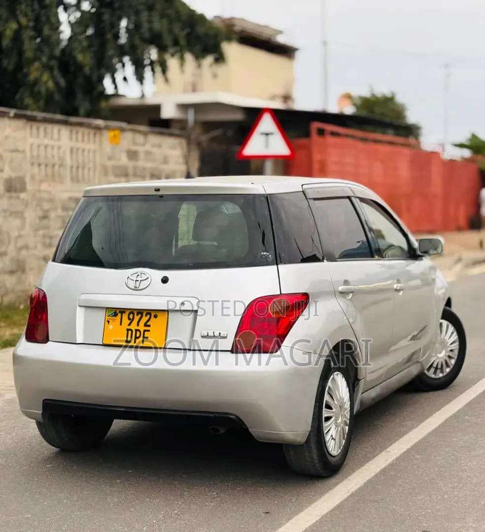 Toyota IST 2006 Silver