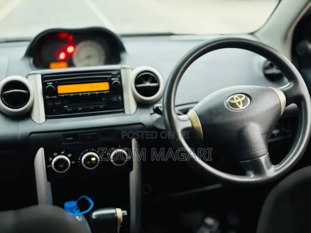 Toyota IST 2006 Silver