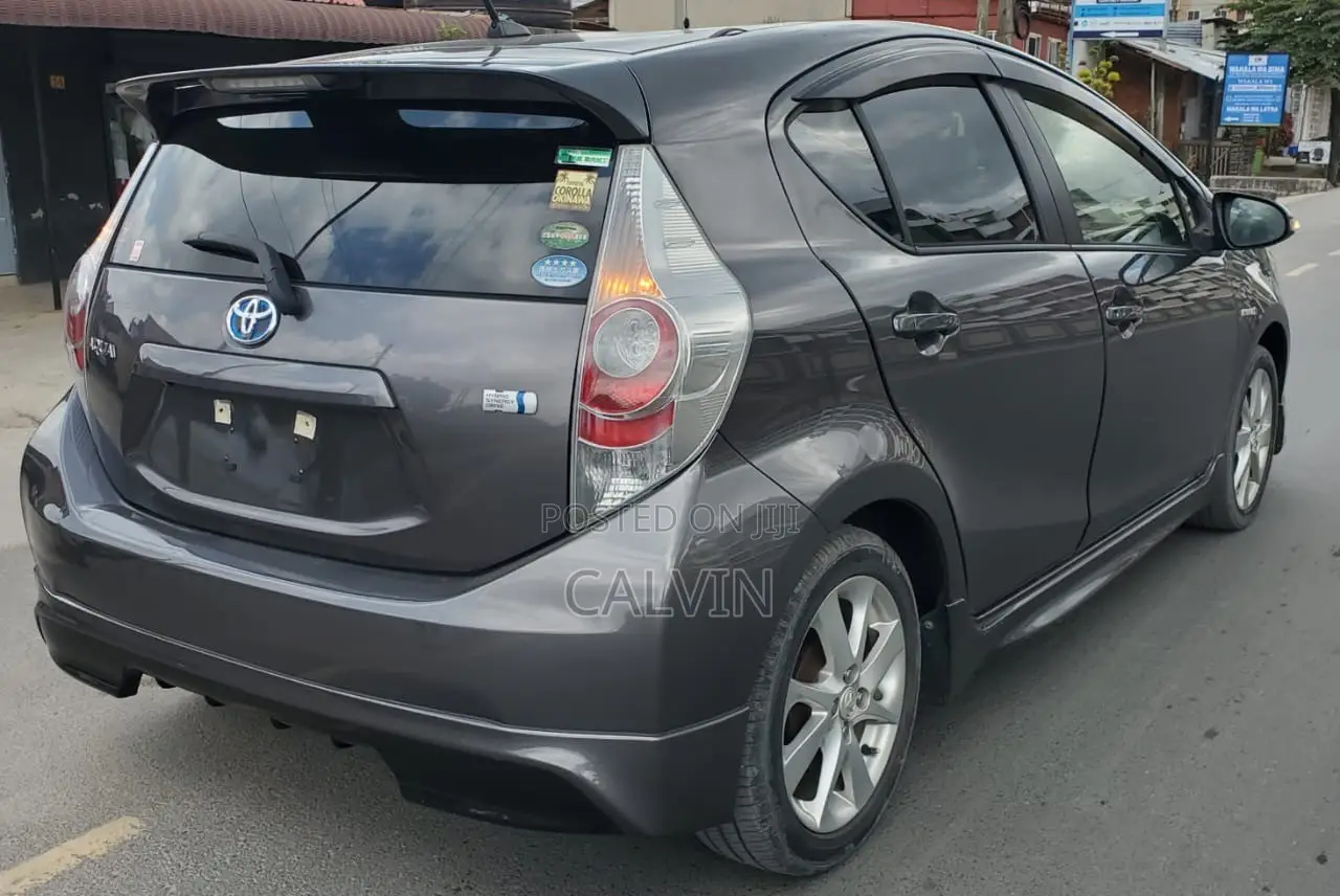 Toyota Aqua 2014 Gray