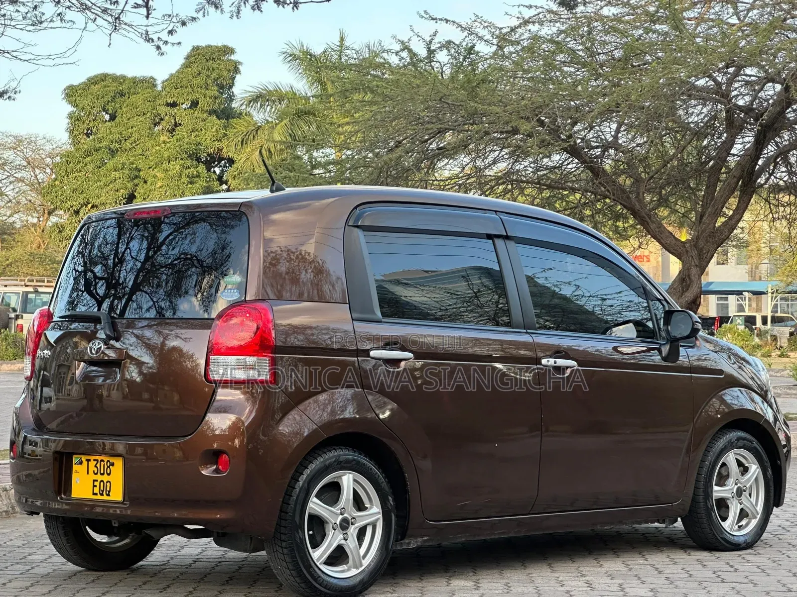 Toyota Porte 2014 Brown