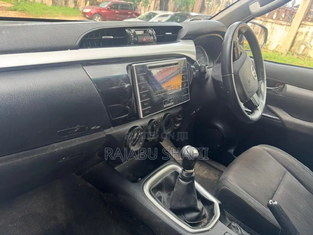 Toyota Hilux Revo Smart Cab Deisel 2.8 AWD 2018 White