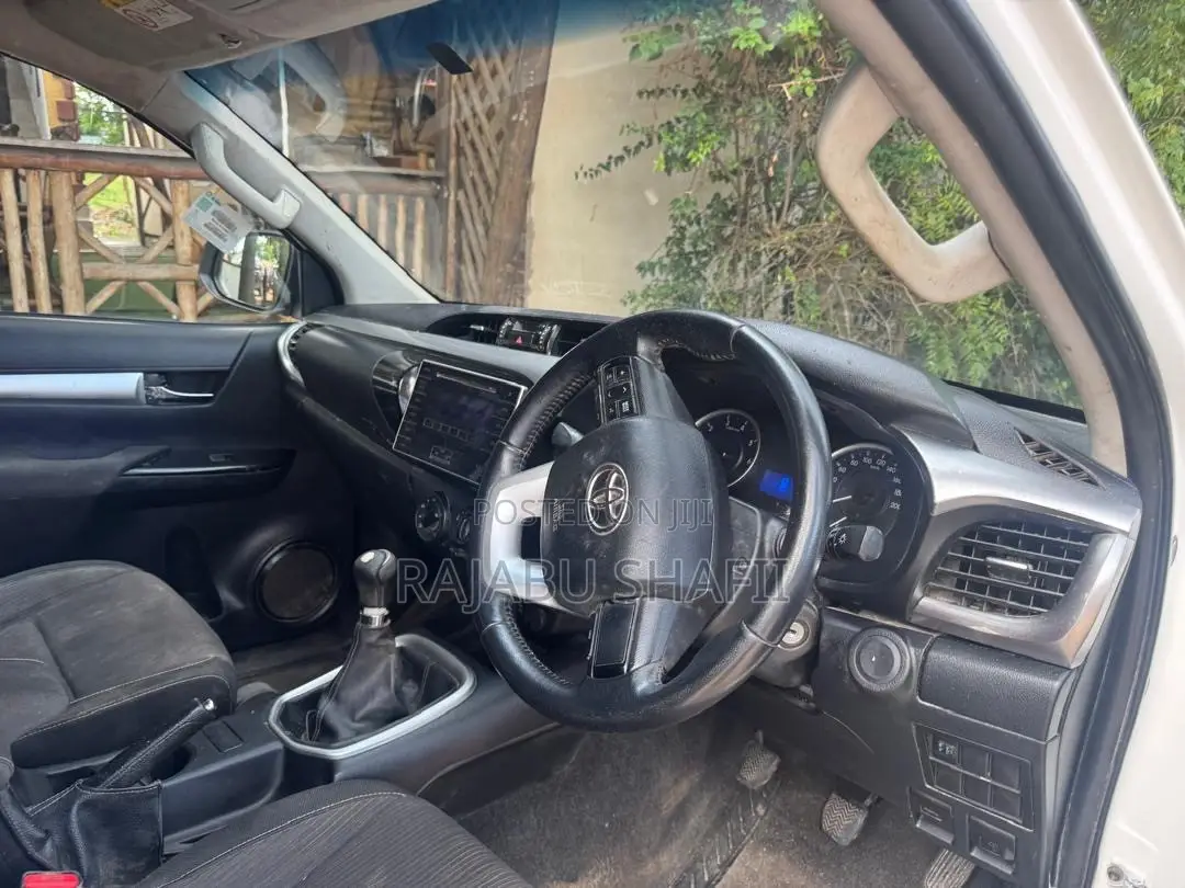 Toyota Hilux Revo Smart Cab Deisel 2.8 AWD 2018 White