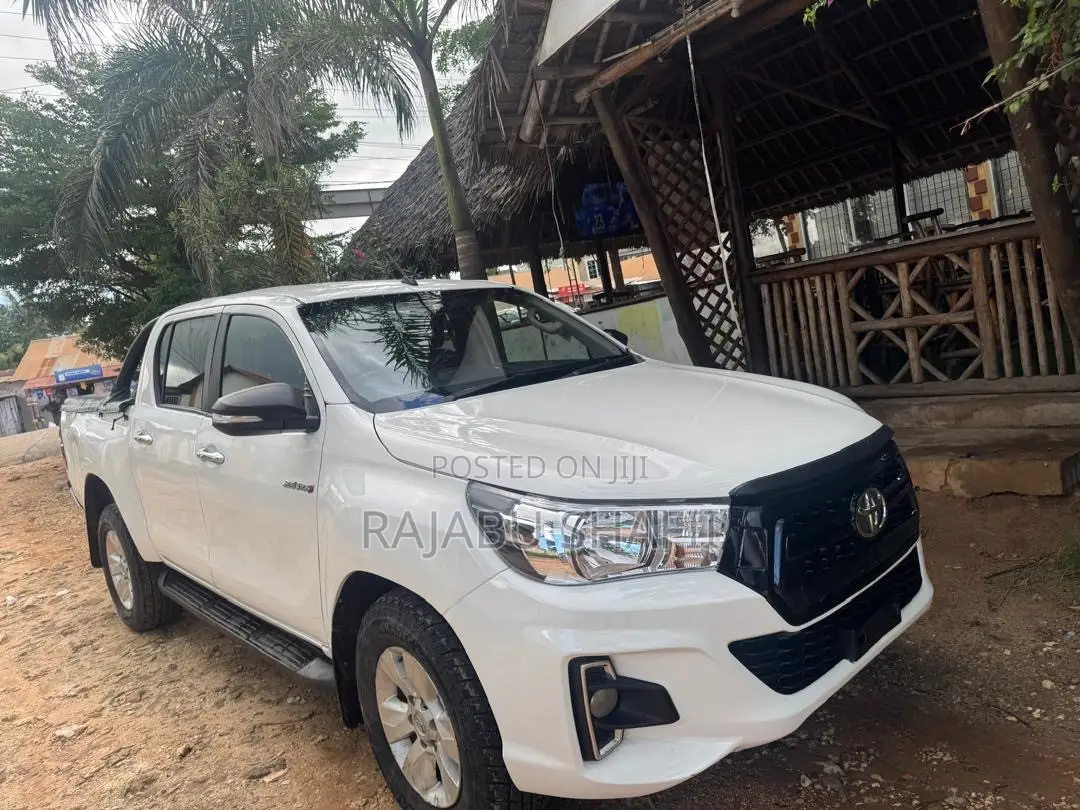 Toyota Hilux Revo Smart Cab Deisel 2.8 AWD 2018 White