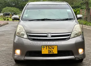 Toyota ISIS 2006 Gray