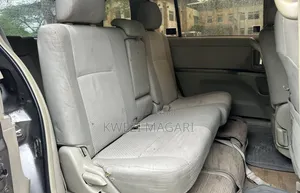 Toyota ISIS 2006 Gray