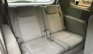 Toyota ISIS 2006 Gray