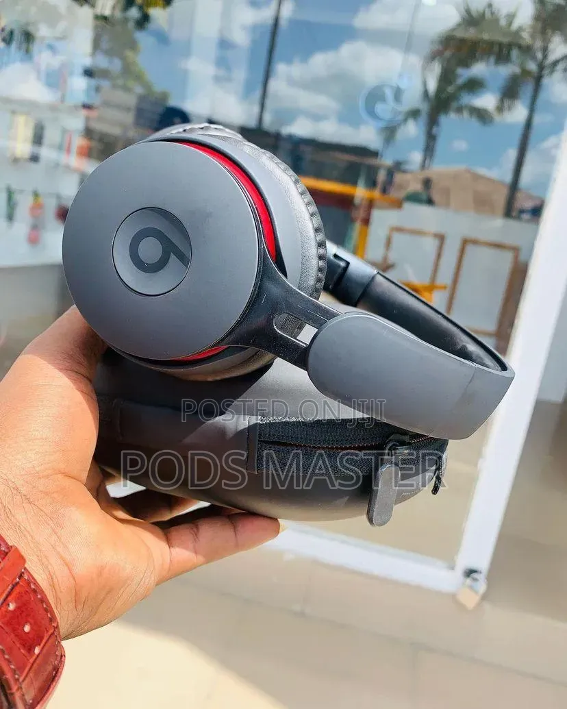 Beats Solo Pro