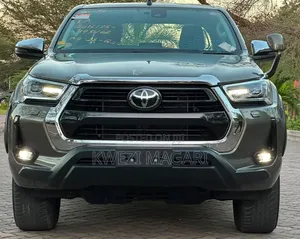 Toyota Hilux 2023 Gray