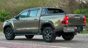 Toyota Hilux 2023 Gray