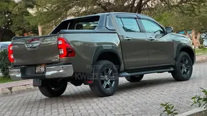 Toyota Hilux 2023 Gray