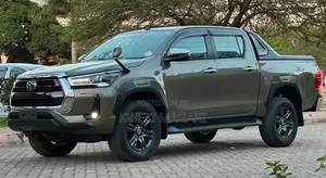 Toyota Hilux 2023 Gray