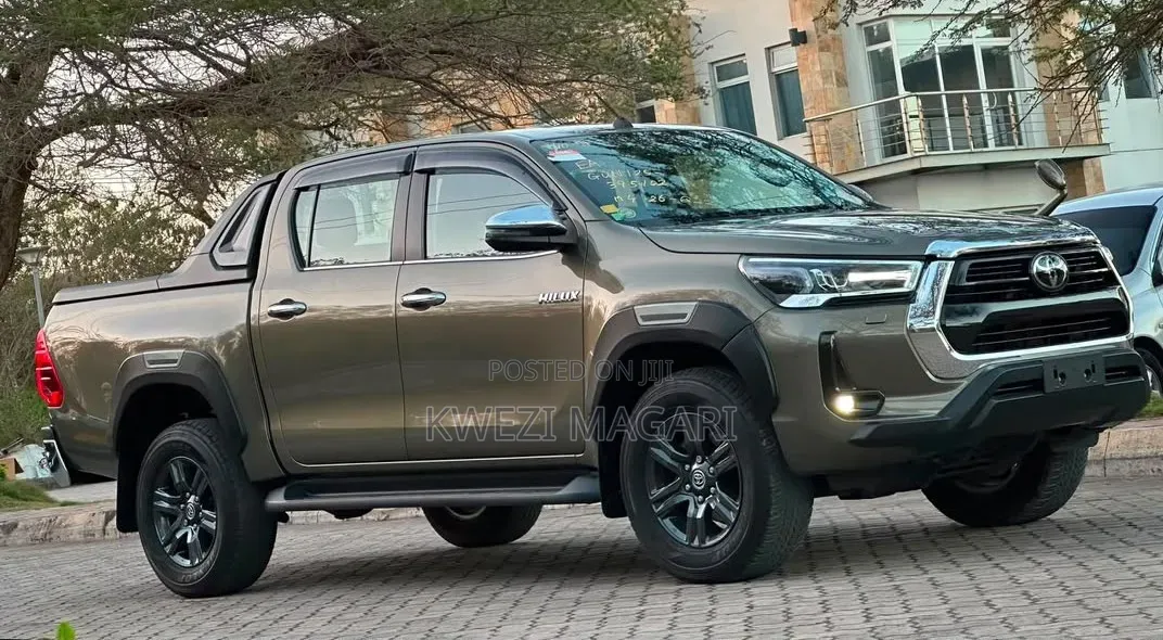 Toyota Hilux 2023 Gray