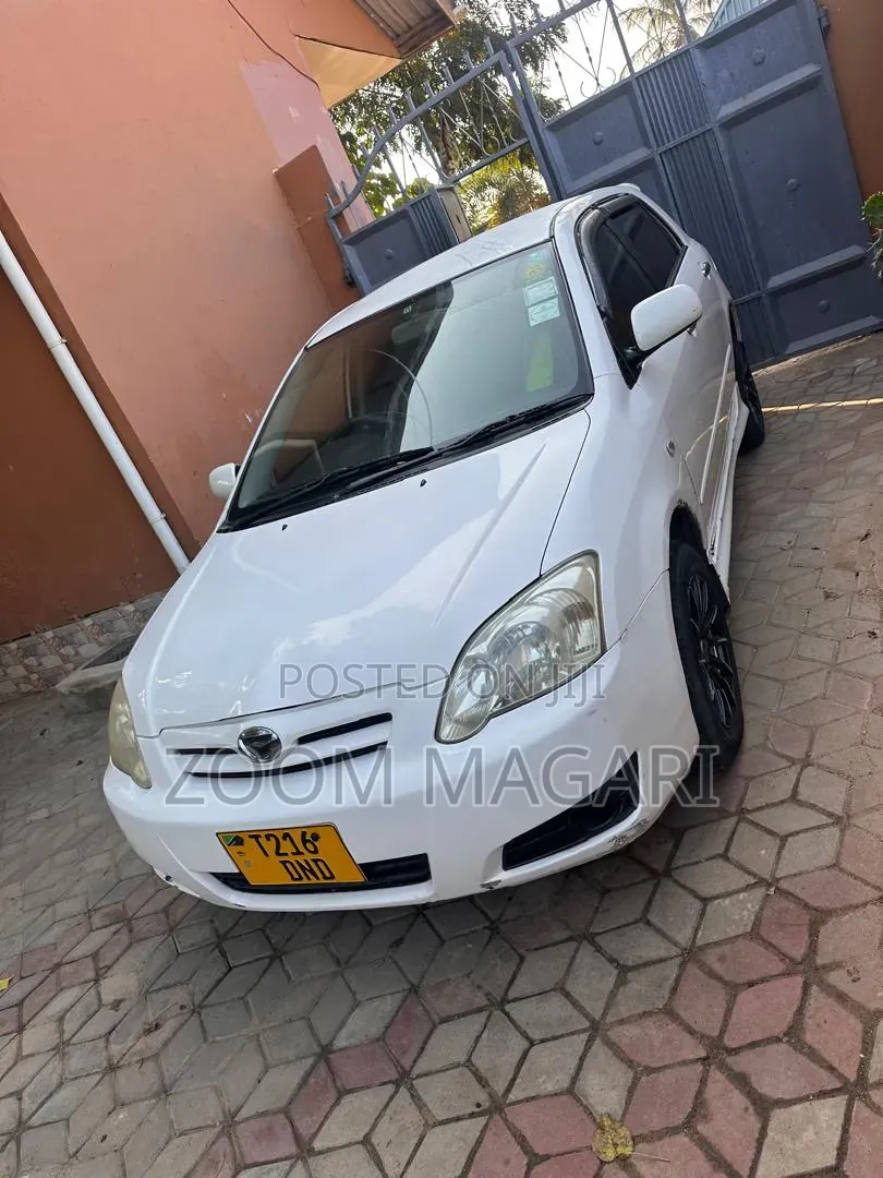 Toyota Corolla RunX 2002 White
