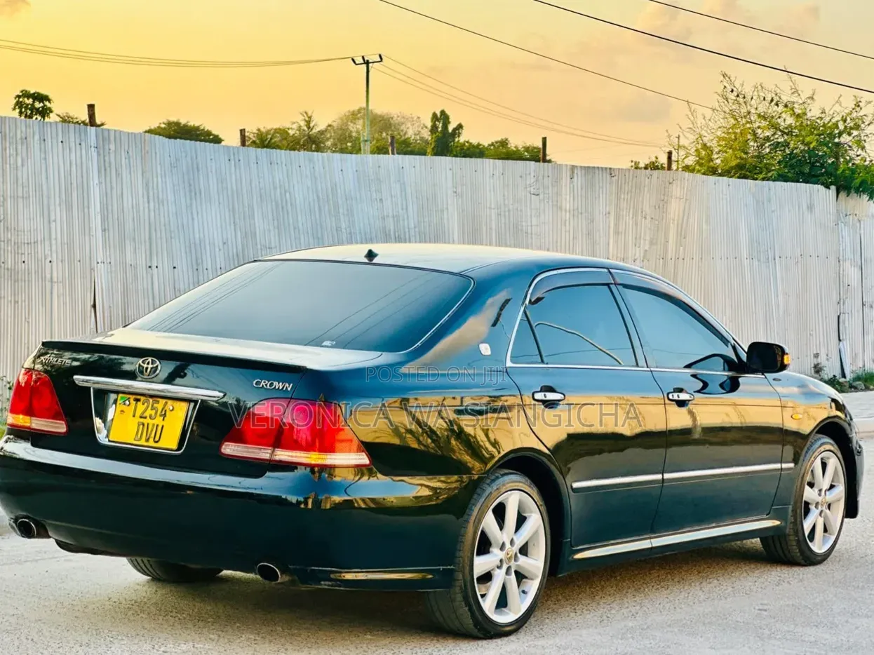 Toyota Crown 2006 Black