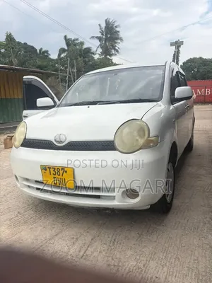 Toyota Sienta 2004 White