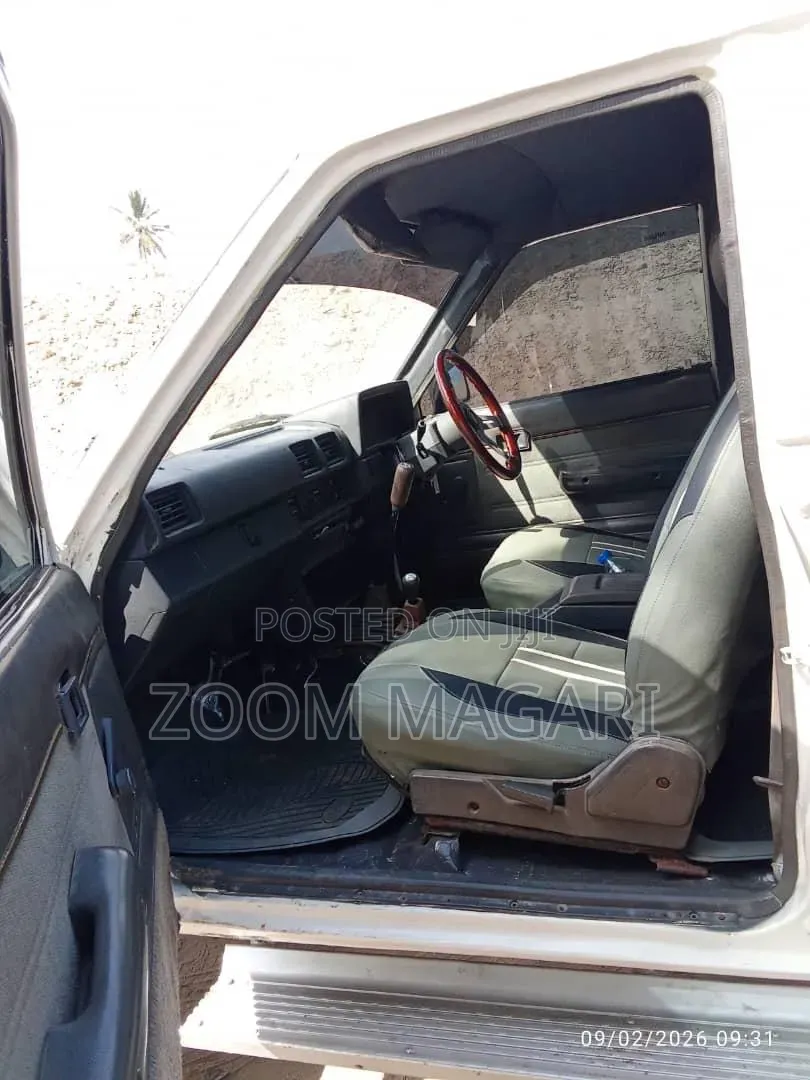 Toyota Hilux 2002 White