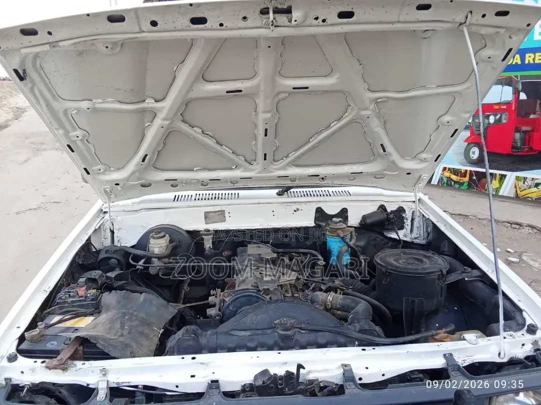 Toyota Hilux 2002 White