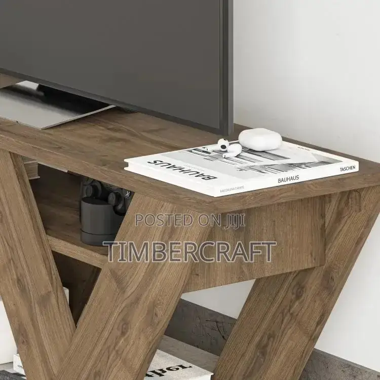 Pipralla TV Stand Hitit
